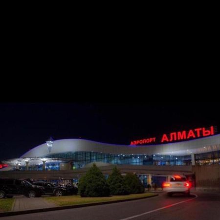 Apartment On Akhmetova 10 Алма Ата Екстериор снимка