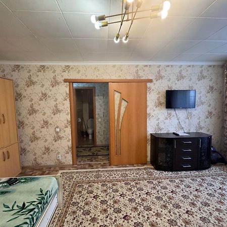 Apartment On Akhmetova 10 Алма Ата Екстериор снимка